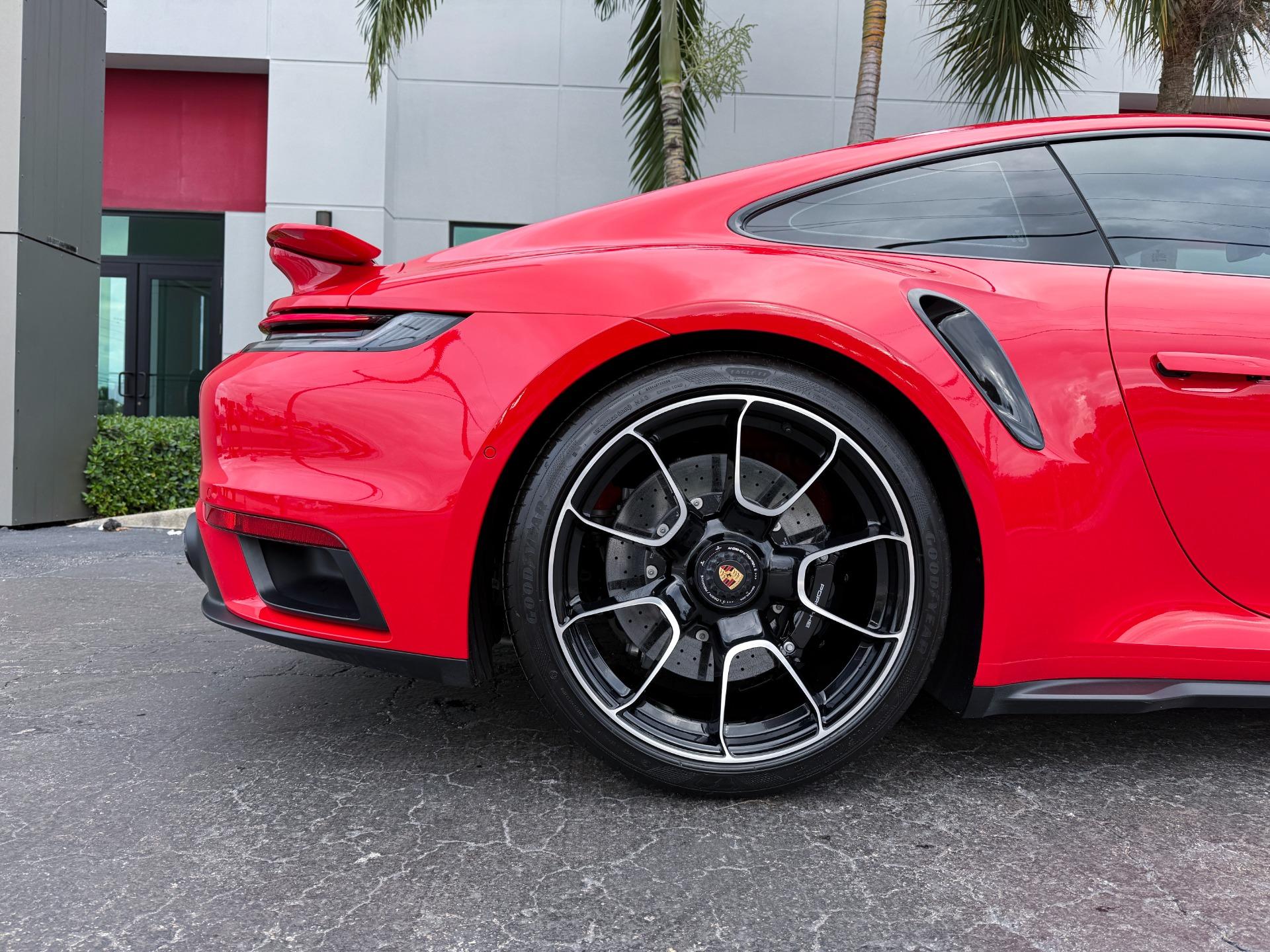 Porsche 911 Turbo S - Thumbnail 5