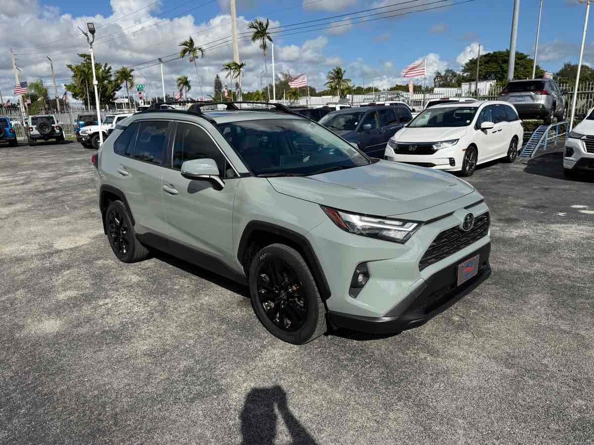 Toyota Rav4 Xle Premium Fwd - Thumbnail 3