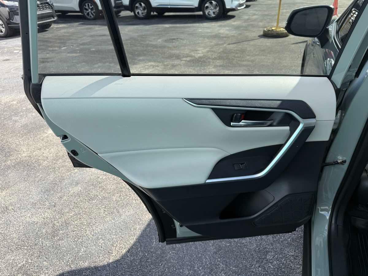 Toyota Rav4 Xle Premium Fwd - Thumbnail 19