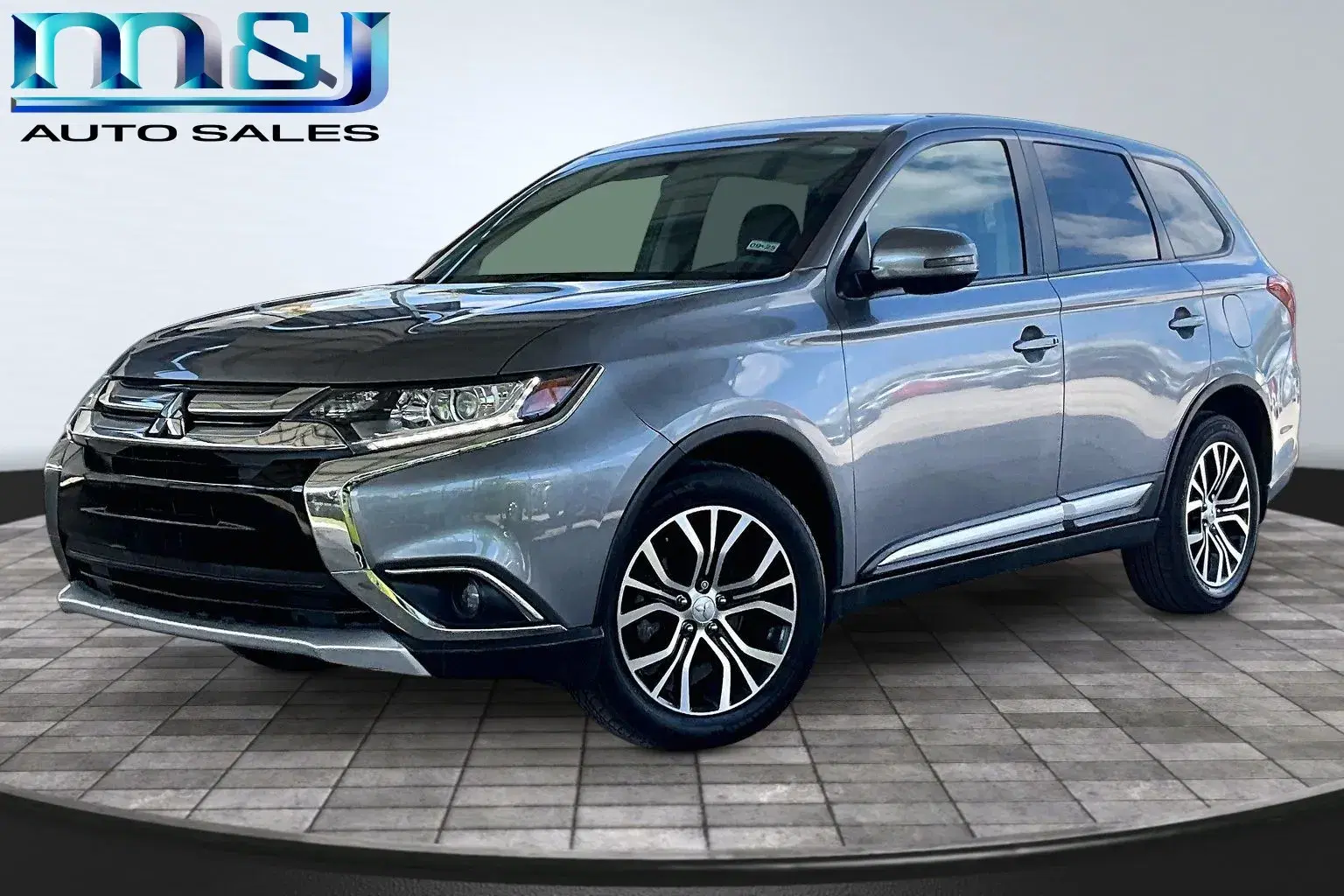 Mitsubishi Outlander - Thumbnail 2