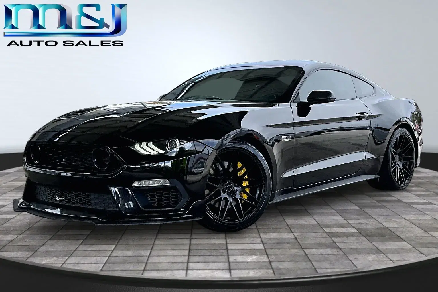 Ford Mustang - Thumbnail 2