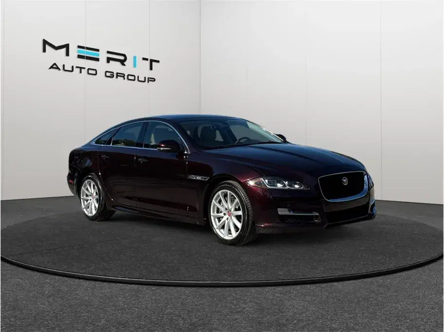 Jaguar Xj R-Sport Sedan 4D - View 1
