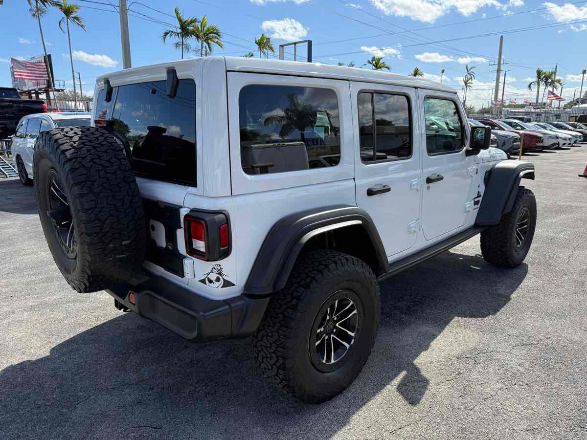 Jeep Wrangler Willys 4 Door 4X4 - Thumbnail 10