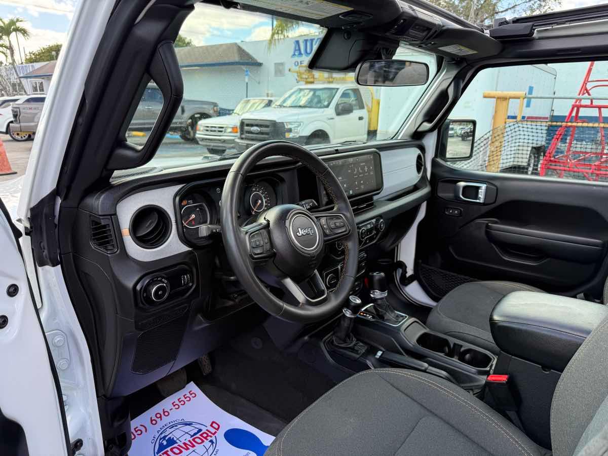 Jeep Wrangler Willys 4 Door 4X4 - Thumbnail 13