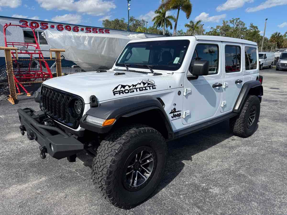 Jeep Wrangler Willys 4 Door 4X4 - Thumbnail 6