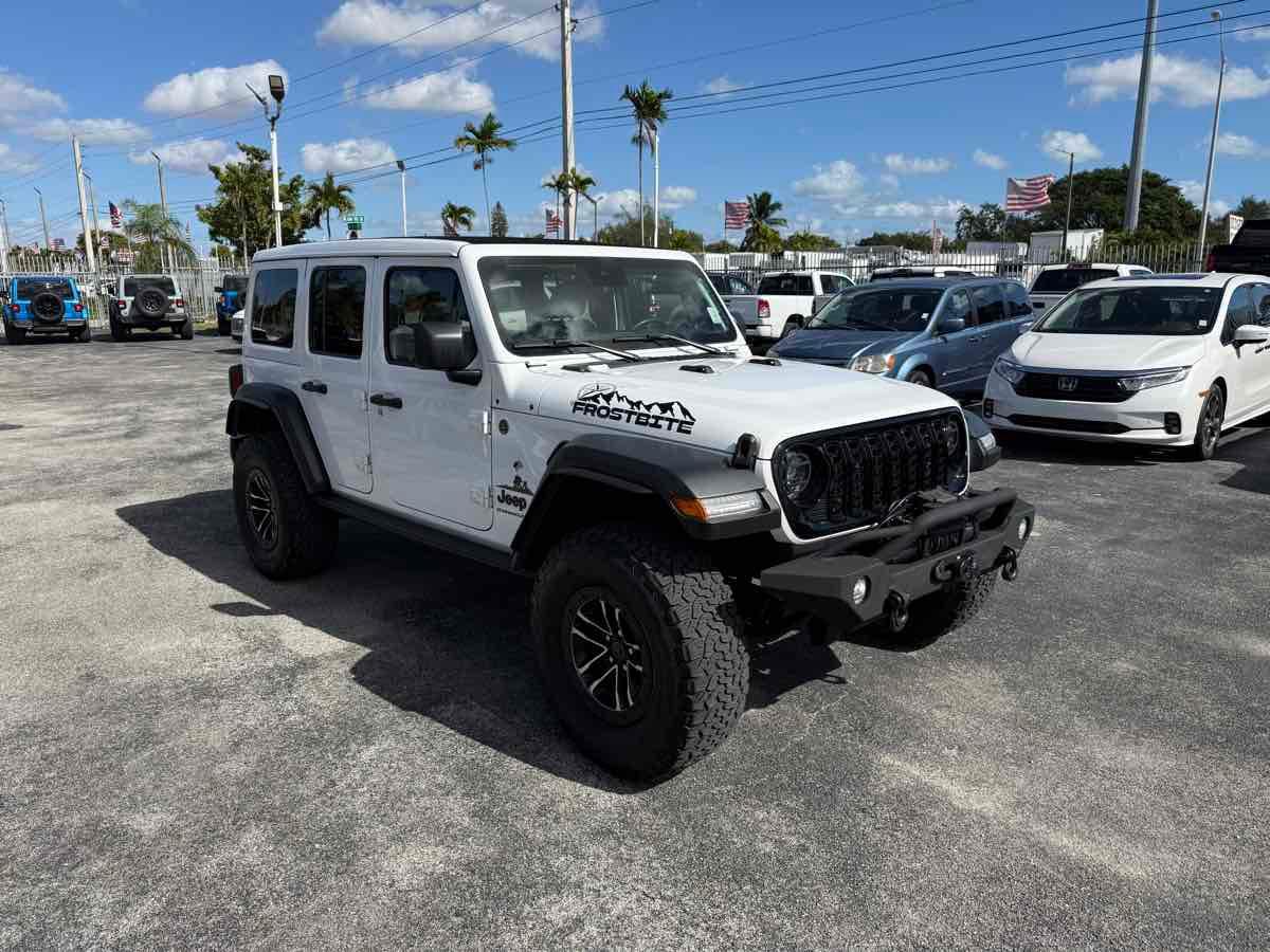 Jeep Wrangler Willys 4 Door 4X4 - Thumbnail 3