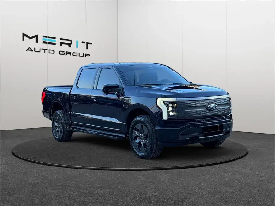 Ford F-150 Lightning Lariat Pickup 4D 5 1/2 Ft - Thumbnail 2