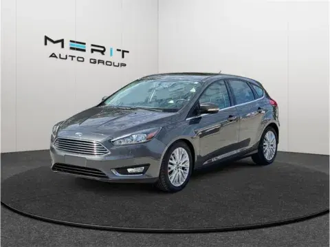 Ford Focus Titanium Hatchback 4D - Thumbnail 5