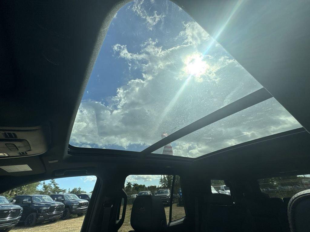 Chevrolet Tahoe High Country With Navigation - Thumbnail 18