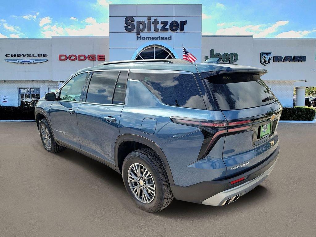 Chevrolet Traverse Lt With Navigation - Thumbnail 4