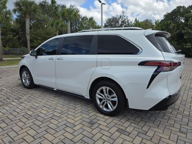 Toyota Sienna Limited With Navigation - Thumbnail 10