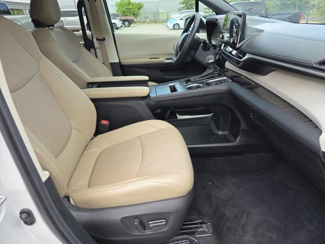 Toyota Sienna Limited With Navigation - Thumbnail 15