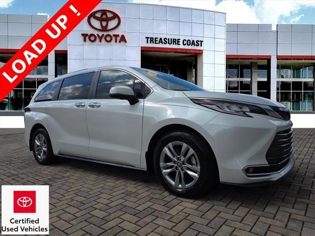 Toyota Sienna Limited With Navigation - Thumbnail 2