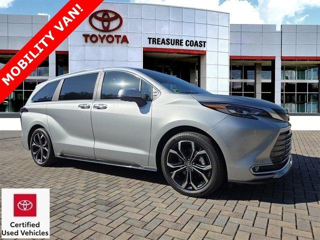 Toyota Sienna Platinum With Navigation - View 1