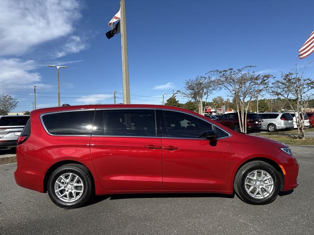 Chrysler Pacifica Select - Thumbnail 3