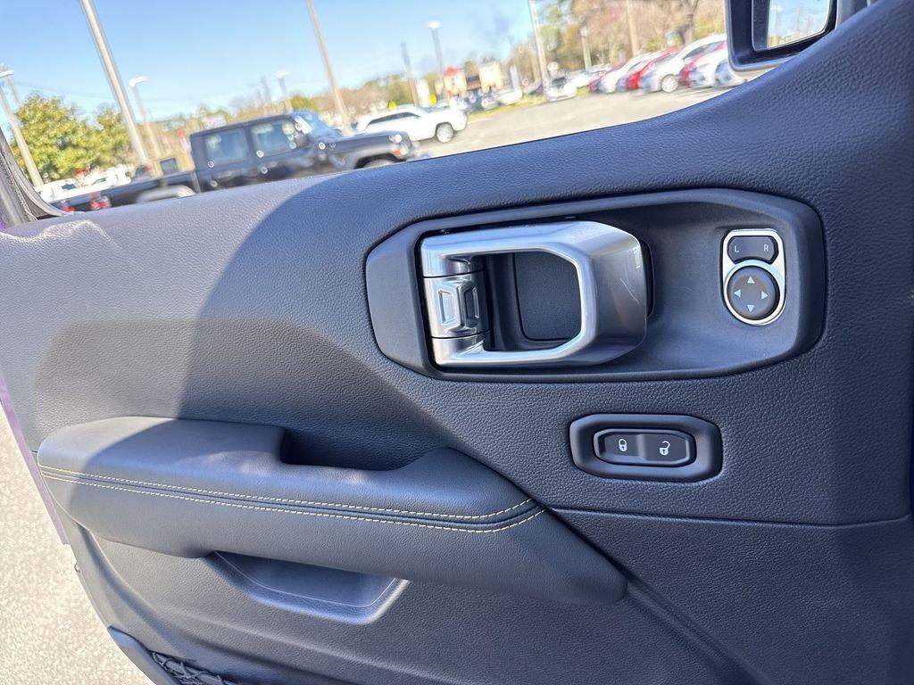 Jeep Gladiator Sahara 4X4 - Thumbnail 13