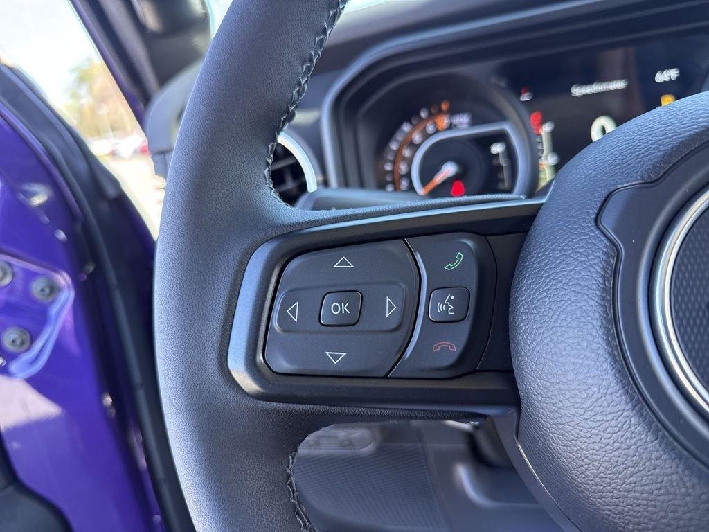 Jeep Gladiator Sahara 4X4 - Thumbnail 15