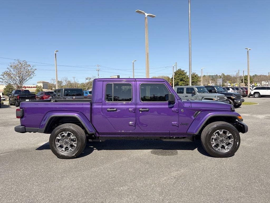 Jeep Gladiator Sahara 4X4 - Thumbnail 3