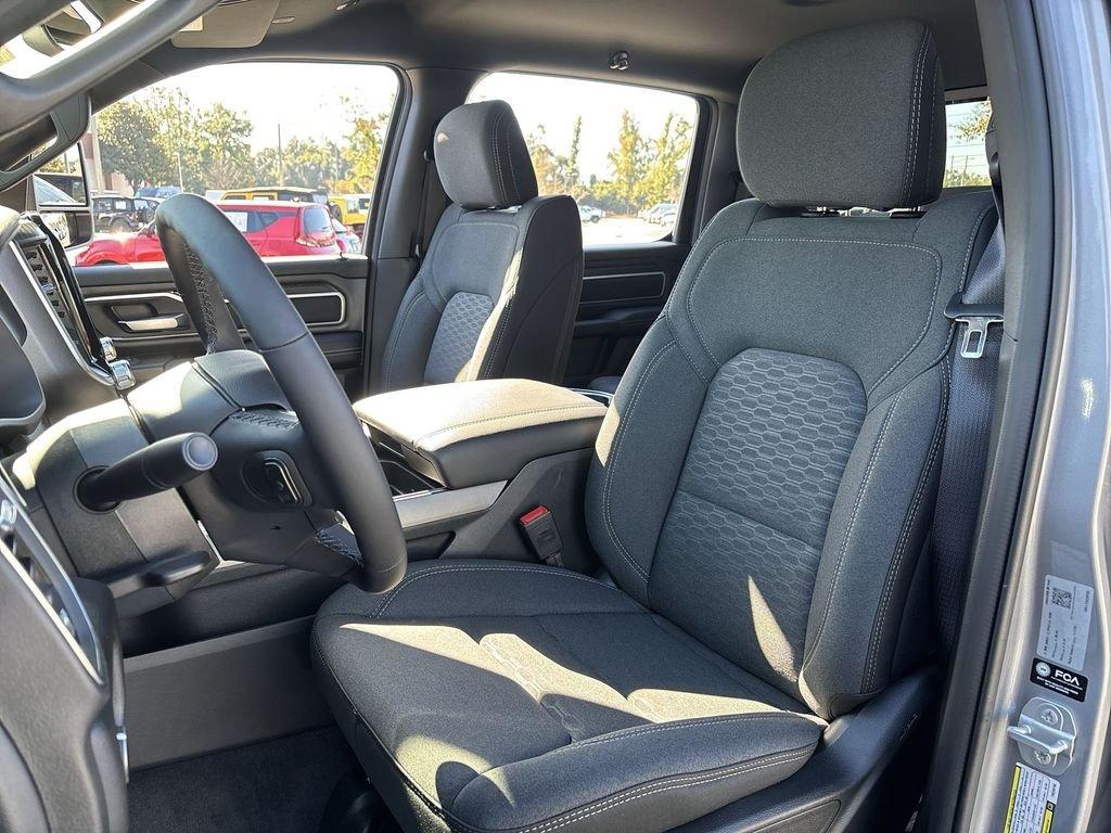 Ram 1500 Big Horn Crew Cab 4X4 5'7' Box - Thumbnail 12