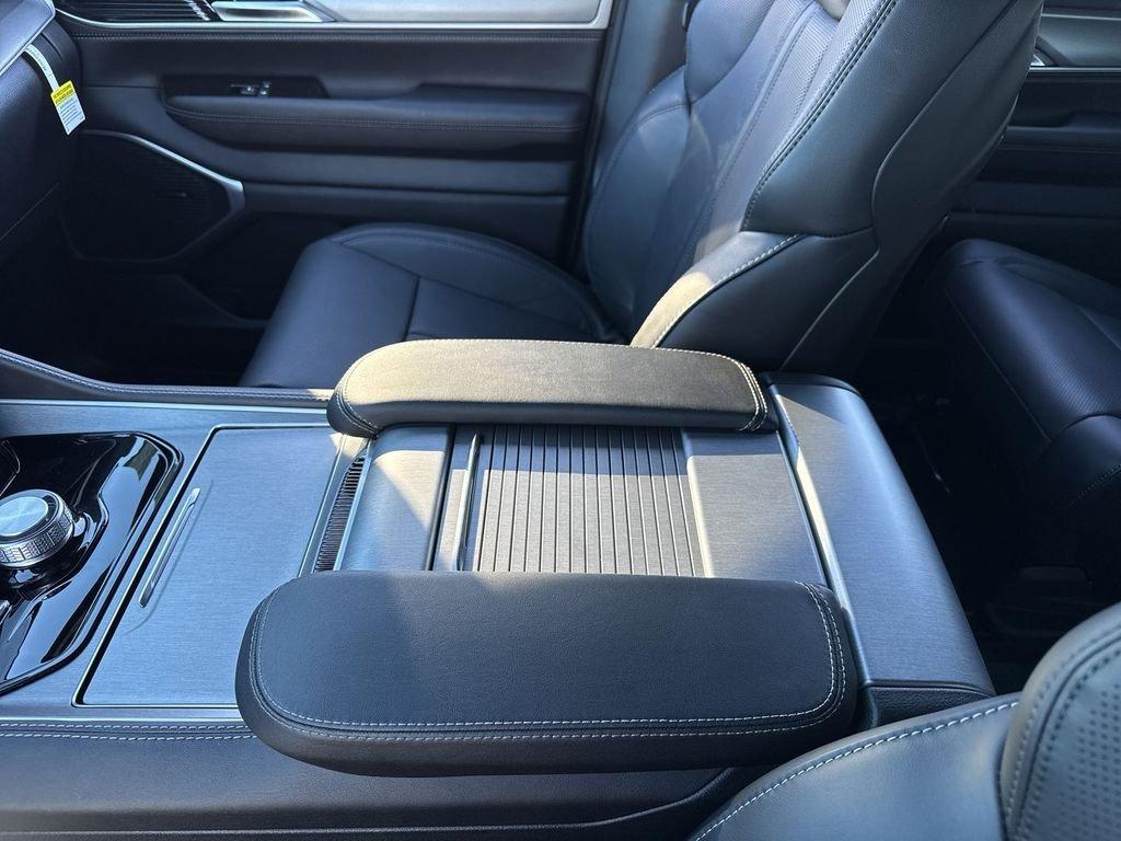 Jeep Grand Wagoneer L 4X4 - Thumbnail 20