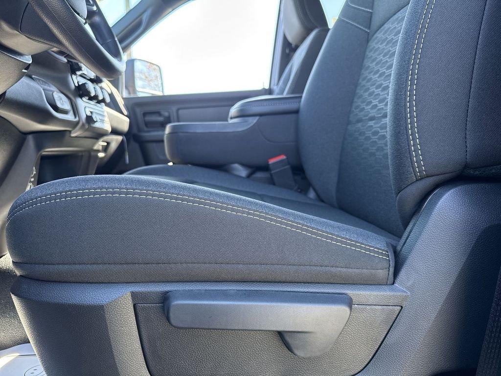 Ram 5500 Tradesman Chassis Crew Cab 4X4 60' Ca - Thumbnail 13