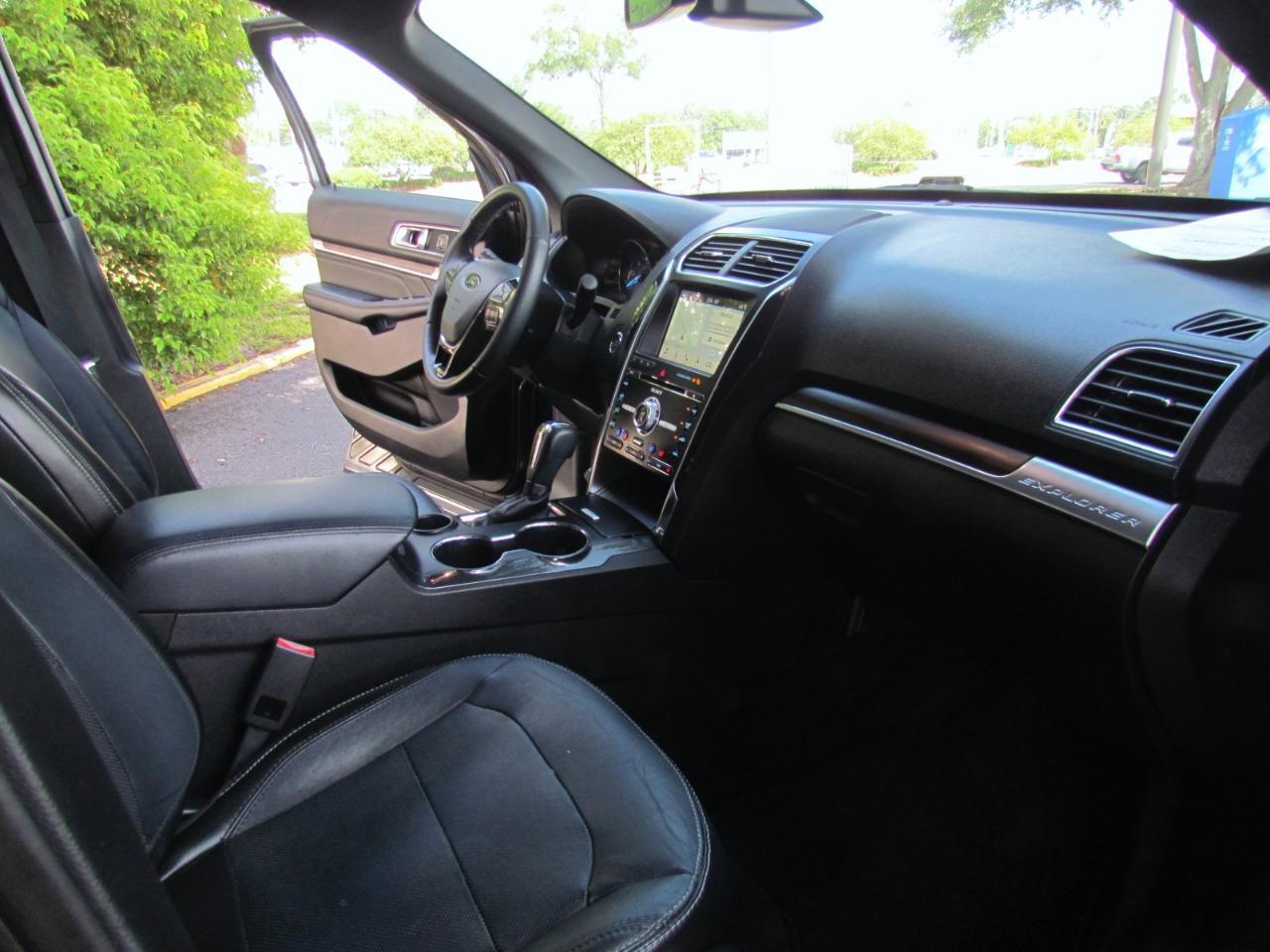 Ford Explorerlimited 4D Suv Fwd - Thumbnail 19