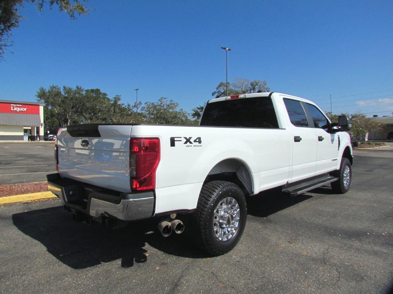 Ford F-350 Sdxl Crew Cab Long Bed 4Wd - Thumbnail 10