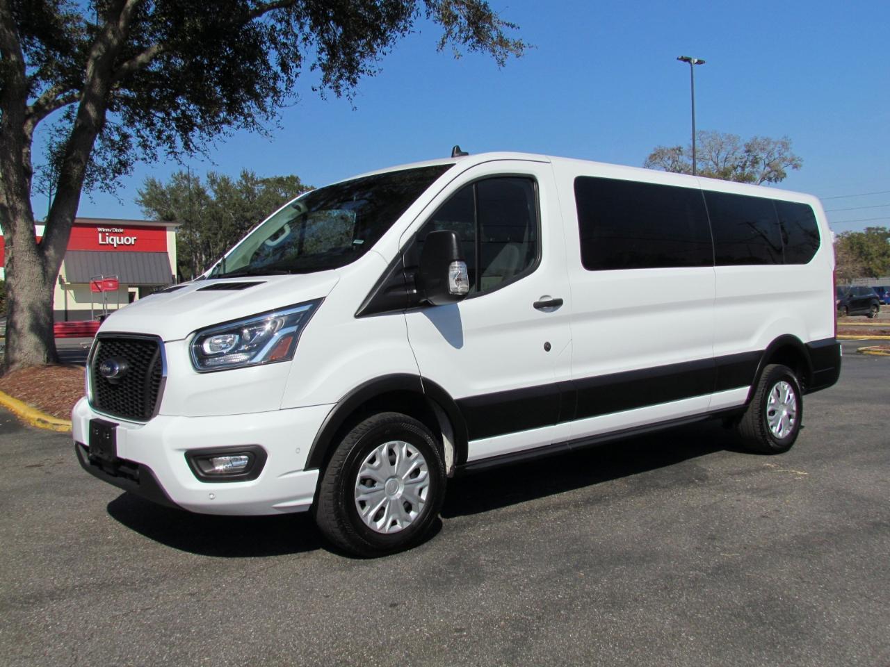 Ford Transit350 Wagon Low Roof Xlt W/Sliding Pass. 148-In. Wb - Thumbnail 4