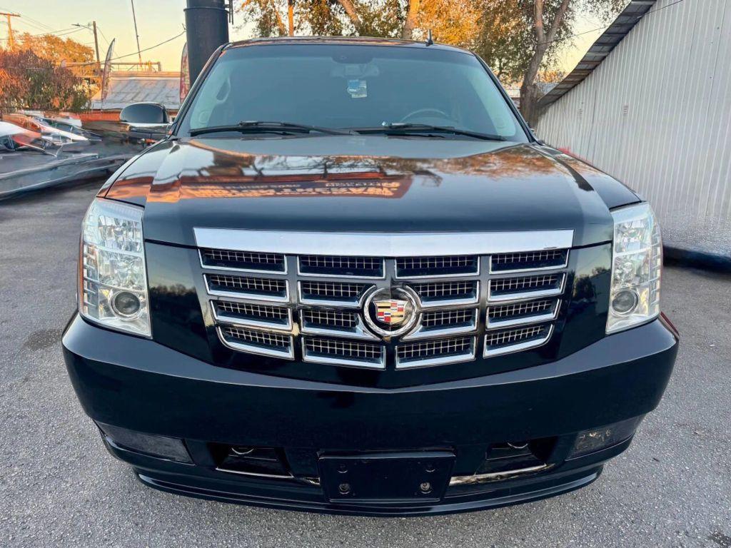 Cadillac Escalade - Thumbnail 12