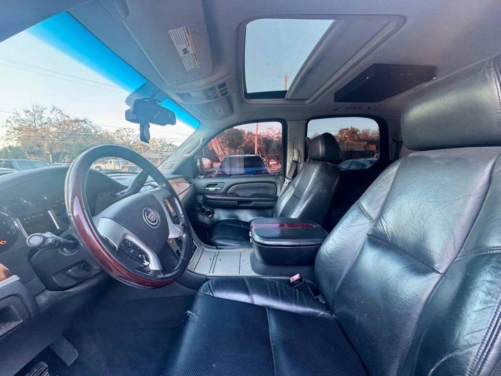 Cadillac Escalade - Thumbnail 18