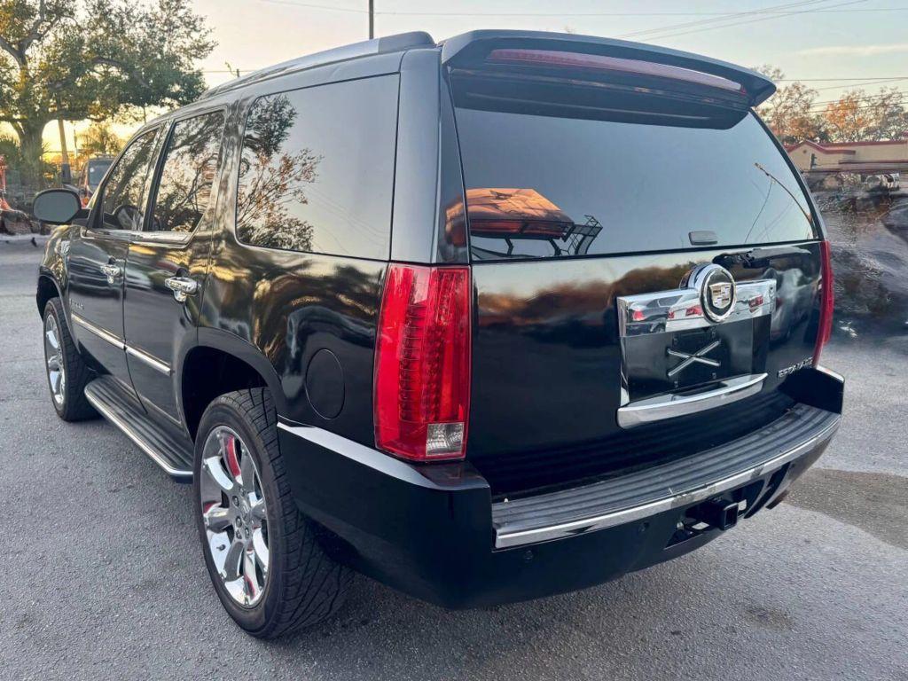 Cadillac Escalade - Thumbnail 11