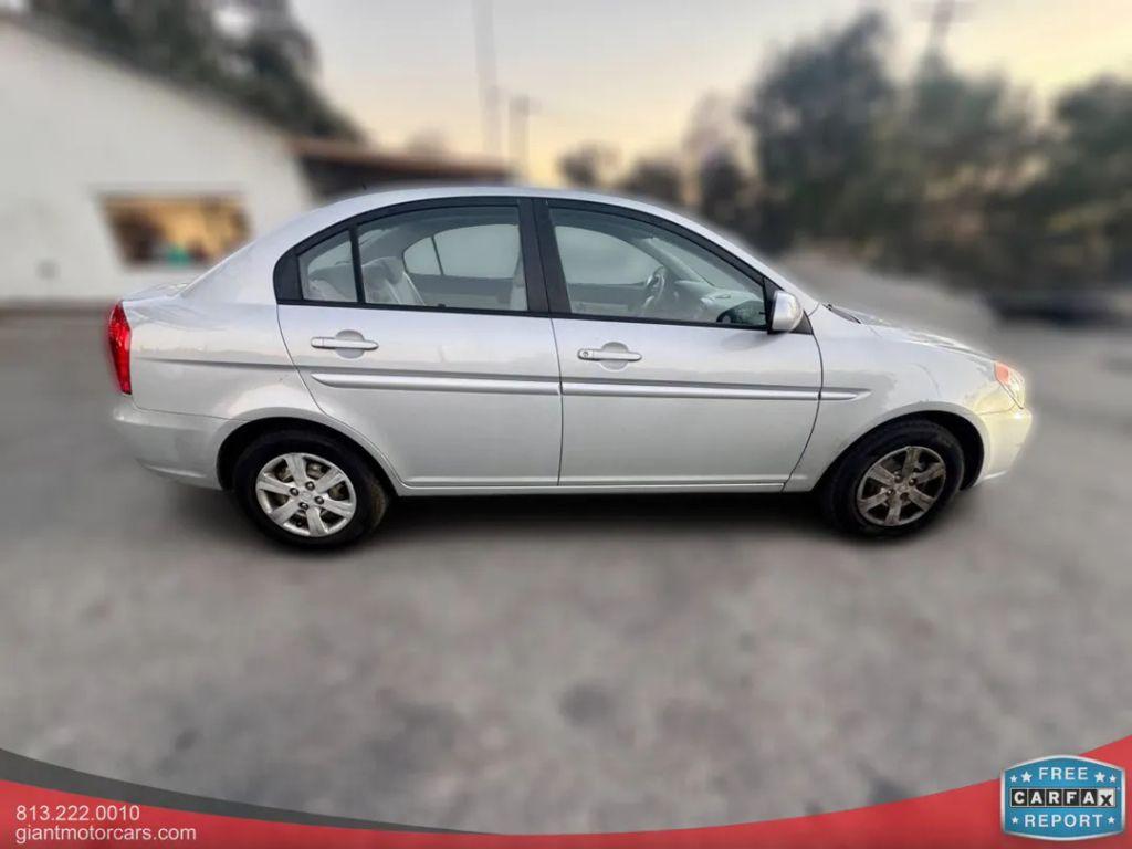 Hyundai Accent - Thumbnail 10