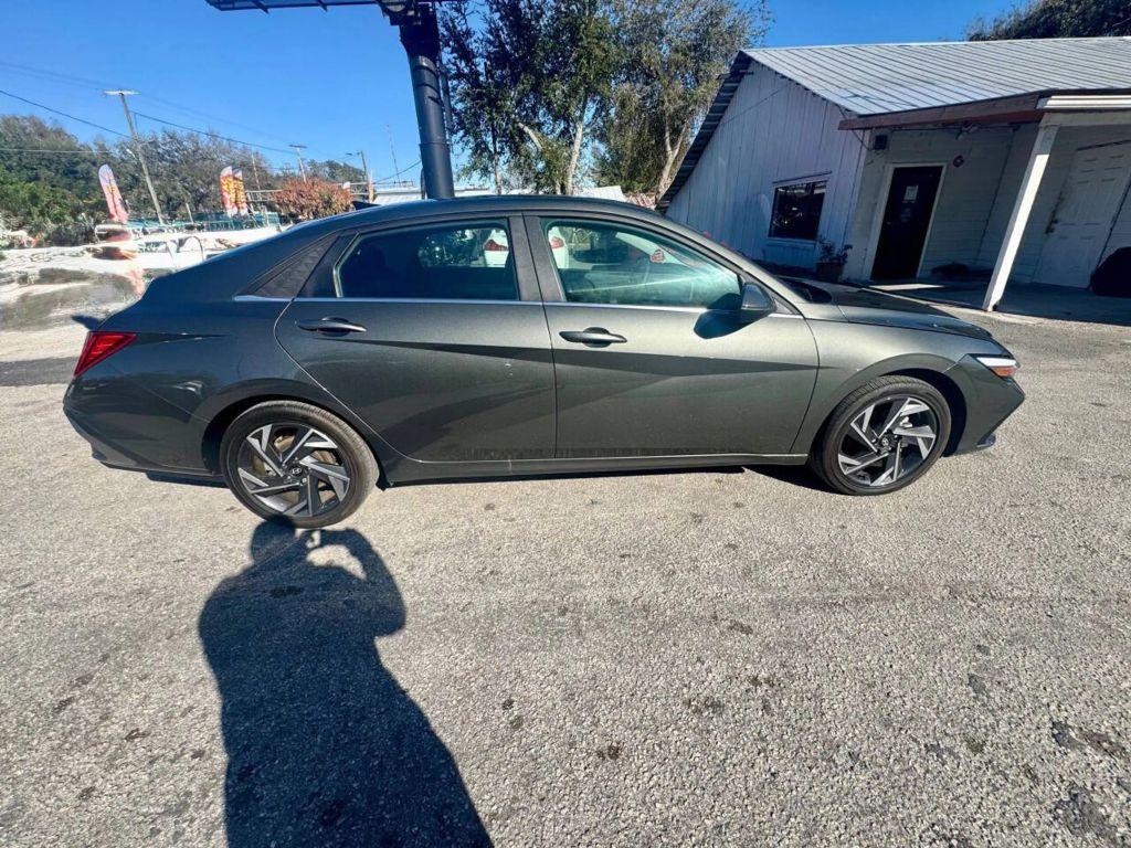 Hyundai Elantra Hybrid - Thumbnail 13