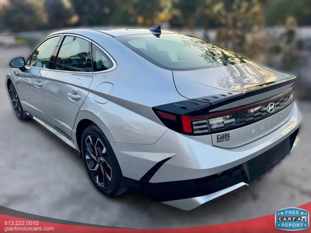 Hyundai Sonata - Thumbnail 13