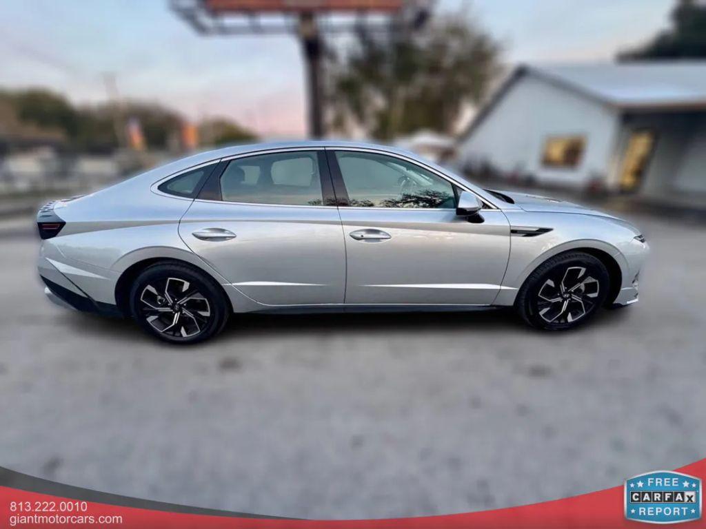 Hyundai Sonata - Thumbnail 10