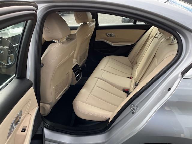 BMW 3-Series - Thumbnail 8