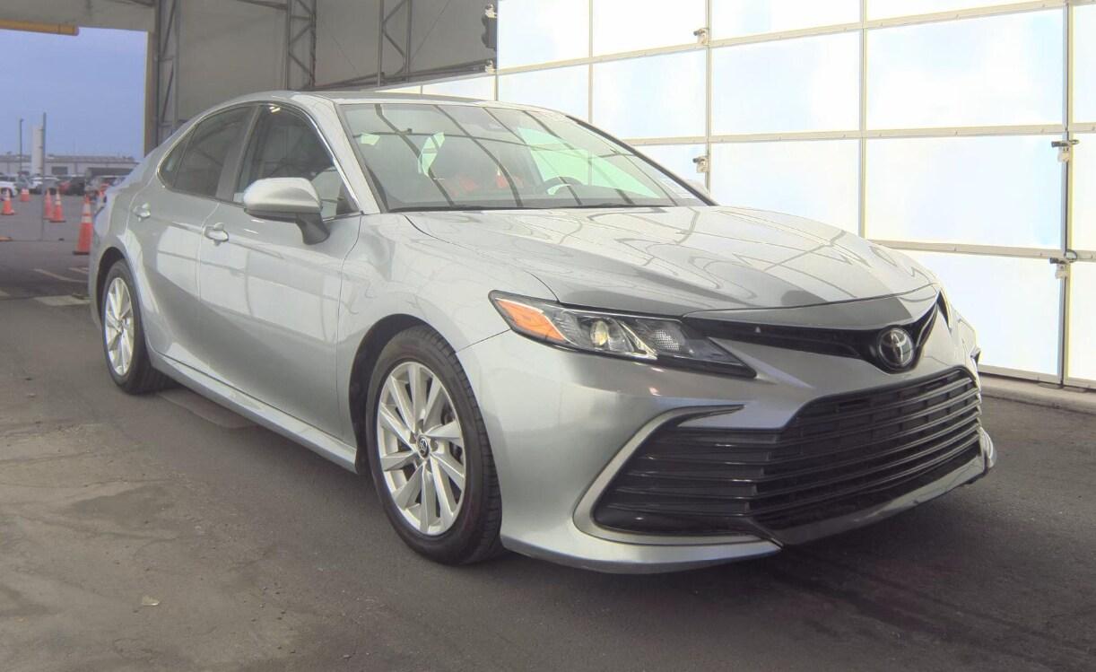 Toyota Camry Le - Thumbnail 2
