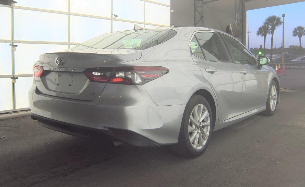 Toyota Camry Le - Thumbnail 6