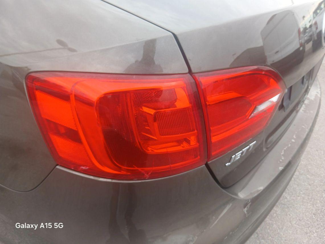 Volkswagen Jetta - Thumbnail 13