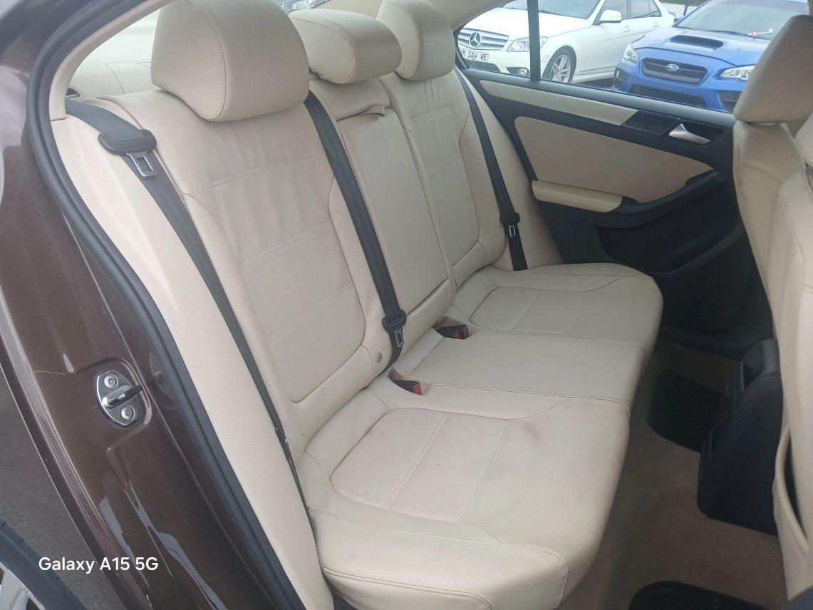 Volkswagen Jetta - Thumbnail 16