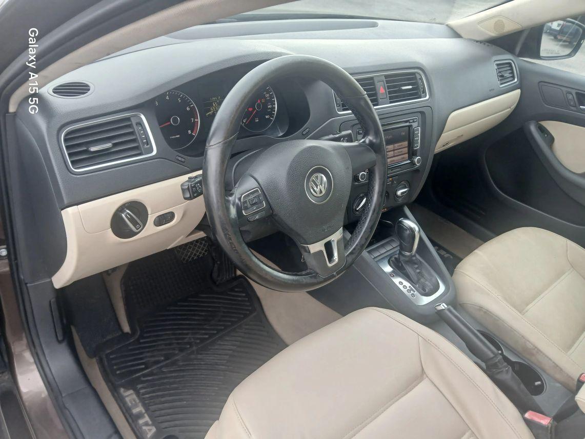 Volkswagen Jetta - Thumbnail 7