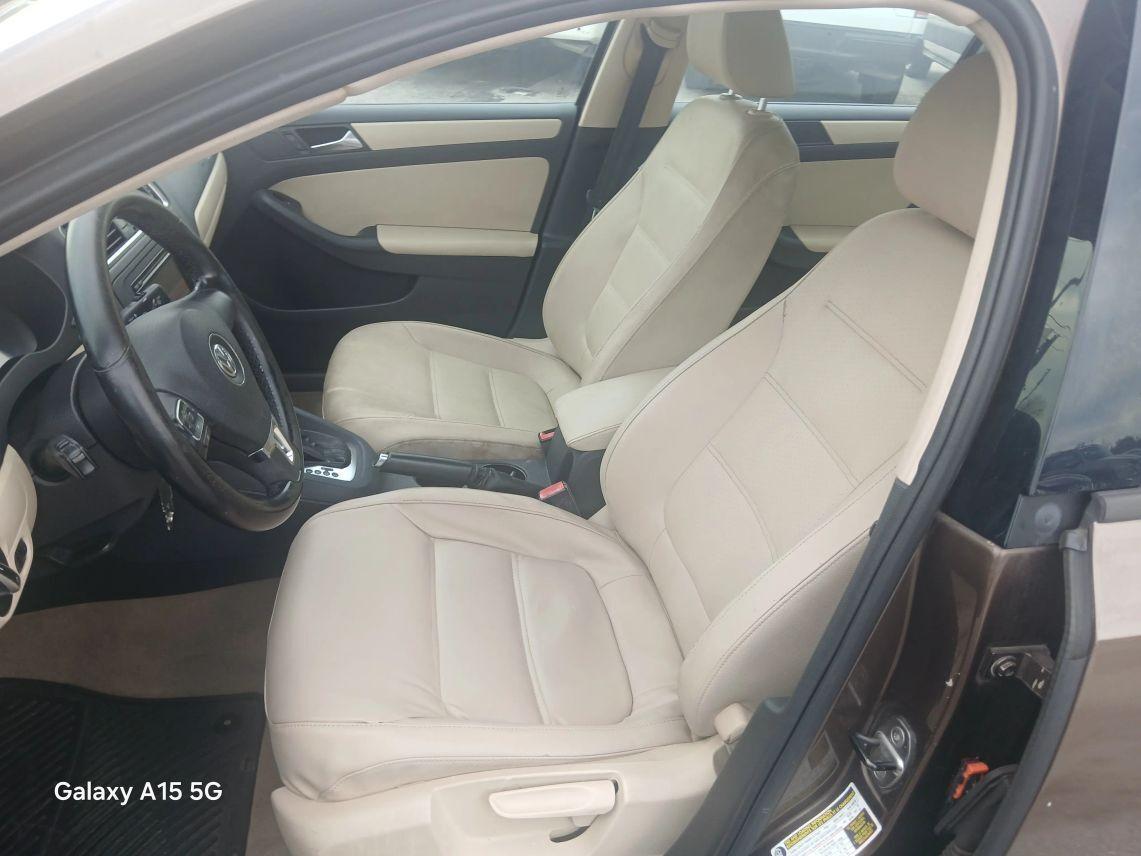 Volkswagen Jetta - Thumbnail 11