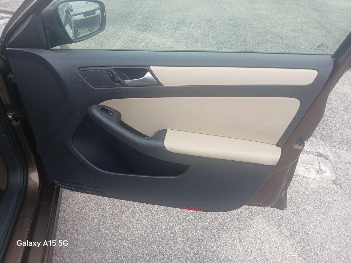 Volkswagen Jetta - Thumbnail 17