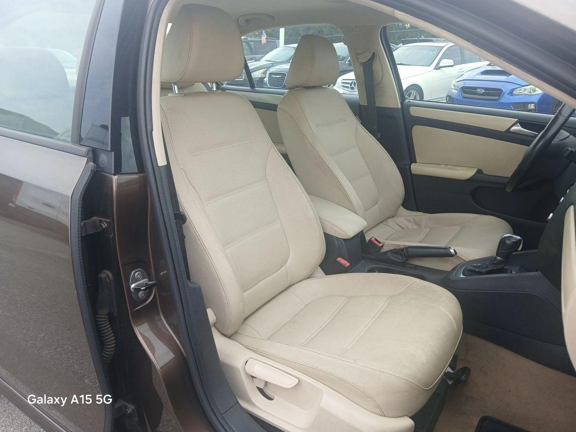 Volkswagen Jetta - Thumbnail 20