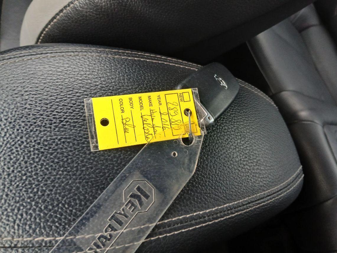 Hyundai Veloster - Thumbnail 9