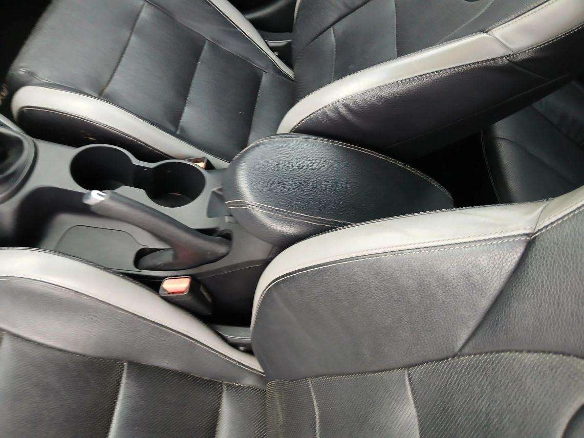 Hyundai Veloster - Thumbnail 8