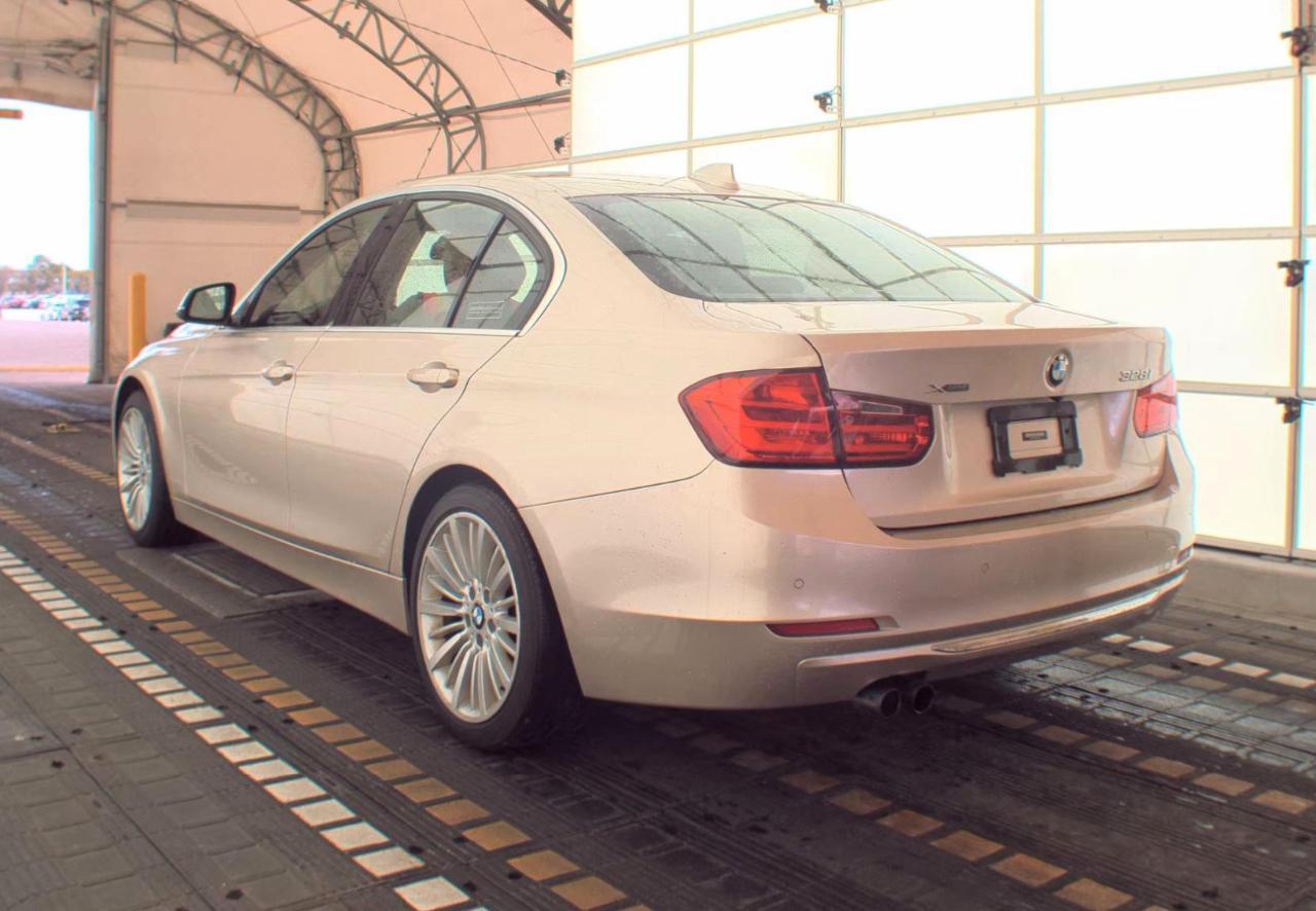 BMW 328Ixdrive Luxury Line 4Dr Sedan - Thumbnail 2