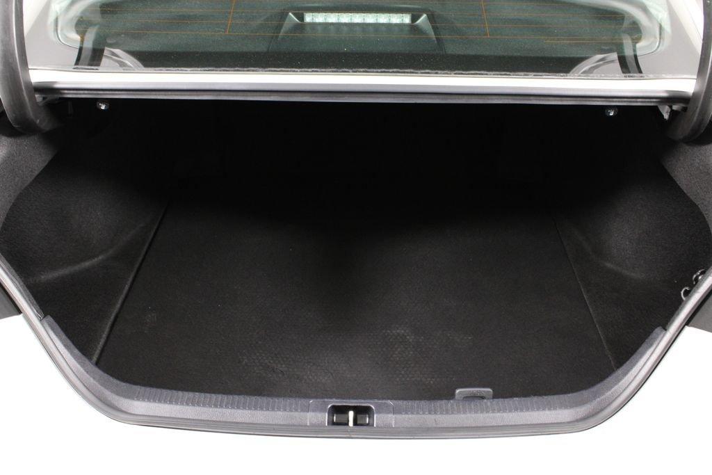 Toyota Camry Se - Thumbnail 17
