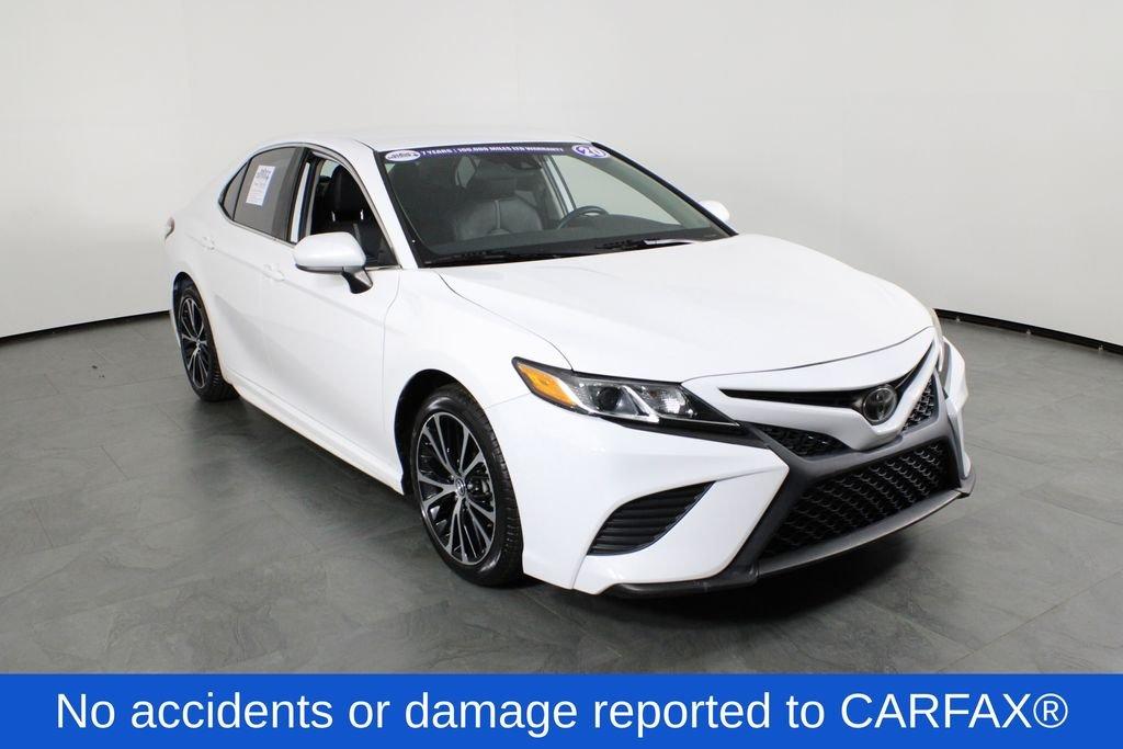 Toyota Camry Se - Thumbnail 5