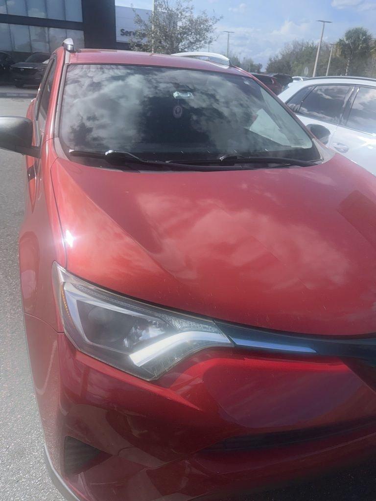 Toyota Rav4 Le - Thumbnail 3